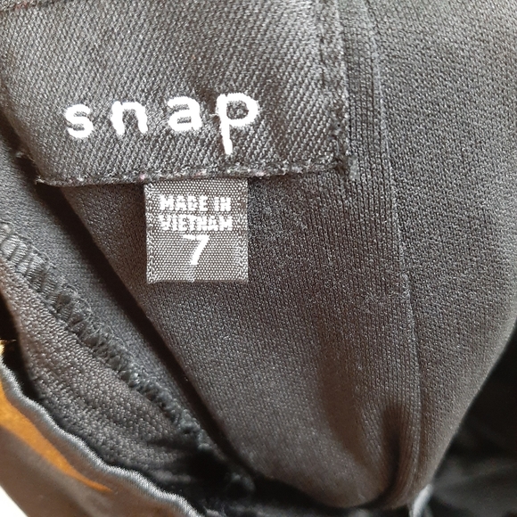 Bundle of 4 dresses - Picture 9 of 16